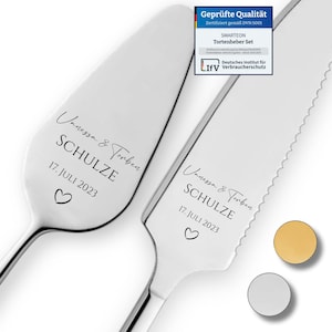 Könnte beinhalten: Ein silbernes Tortenheber-Set mit einem gezackten Messer und einer Palette. Die Griffe sind mit den Namen "Vanessa & Torben Schulze" und dem Datum "17. Juli 2023" graviert.