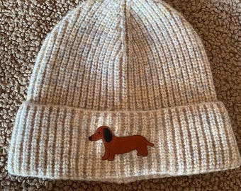Gorro de punto para perro salchicha con parche bordado, gorro de lana acrílica, cálido y acogedor, gorro para mujer para amantes de los perros, regalo para actividades al aire libre