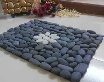 white flower black plaj mat, beach stone mat, sea stone rug, reflexology grounding, foot massage, spa massage, pebble rug, beach decor