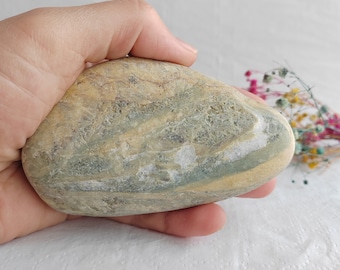 270 gr 10 cm coarse light grain sea stone, pebble, sea stone, beach gravel, YELLOW GREEN