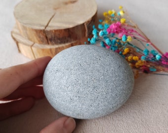 直径7～8cm、丸い石、灰色の卵形の海石、マンダラに適した丸い石