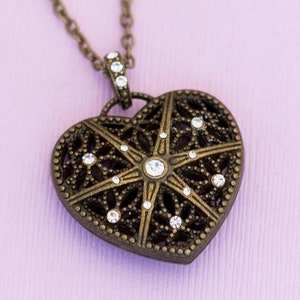 Collana pendente cuore strass tono oro vintage 32 pollici HB21