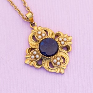 Vintage Victorian Gold Tone Gemstone Pendant Necklace 25 Inches by Avon HB15