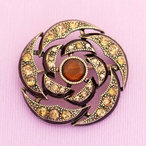 Vintage Mid Century Gold Tone Open Circle Brooch HB6