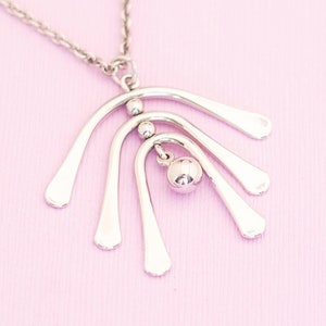 Vintage Silver Tone Pendant Necklace 20 Inches by Avon HB11