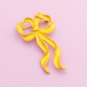 Vintage Minimalist Gold Tone Bow Brooch HB9