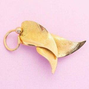 Vintage Mid Century Gold Tone Brooch HB6