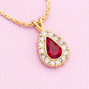 Vintage Red Gemstone Necklace 18.25 Inches by Avon HB12