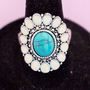 Vintage Silver Tone Turquoise Ring Size 8 by Avon HB6