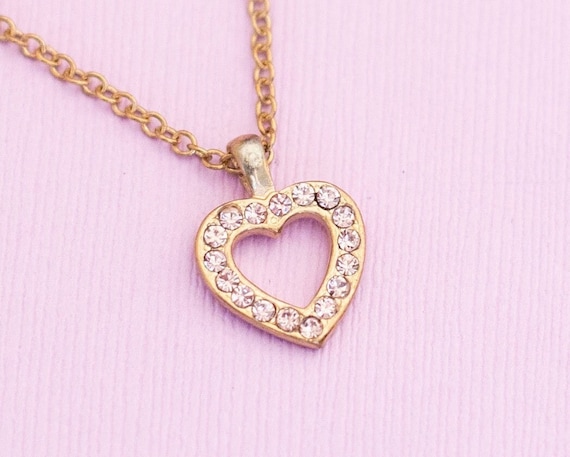 Vintage Gold Tone Rhinestone Heart Pendant Necklace 18