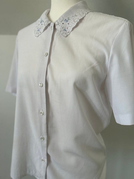 Vintage Floral Embroidered Button-Up Blouse: Swee… - image 4