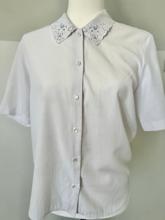 Vintage Floral Embroidered Button-Up Blouse: Swee… - image 5