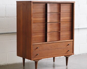 Mid-Century Modern Johnson Carper 5-Drawer Dresser