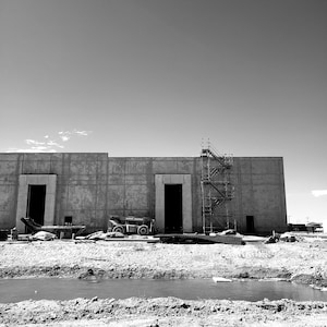 Descarga de fotografías en blanco y negro para descargar, descarga digital, edificio en construcción, arte de la construcción, arte de la oficina, arte de la pared, decoración del hogar