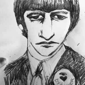 May include: A monochrome pencil sketch portrait of a person with a bowl haircut, wearing a suit jacket and tie. A circular pin with a heart and eye design and the words "DYR FASER" is pinned to the jacket.