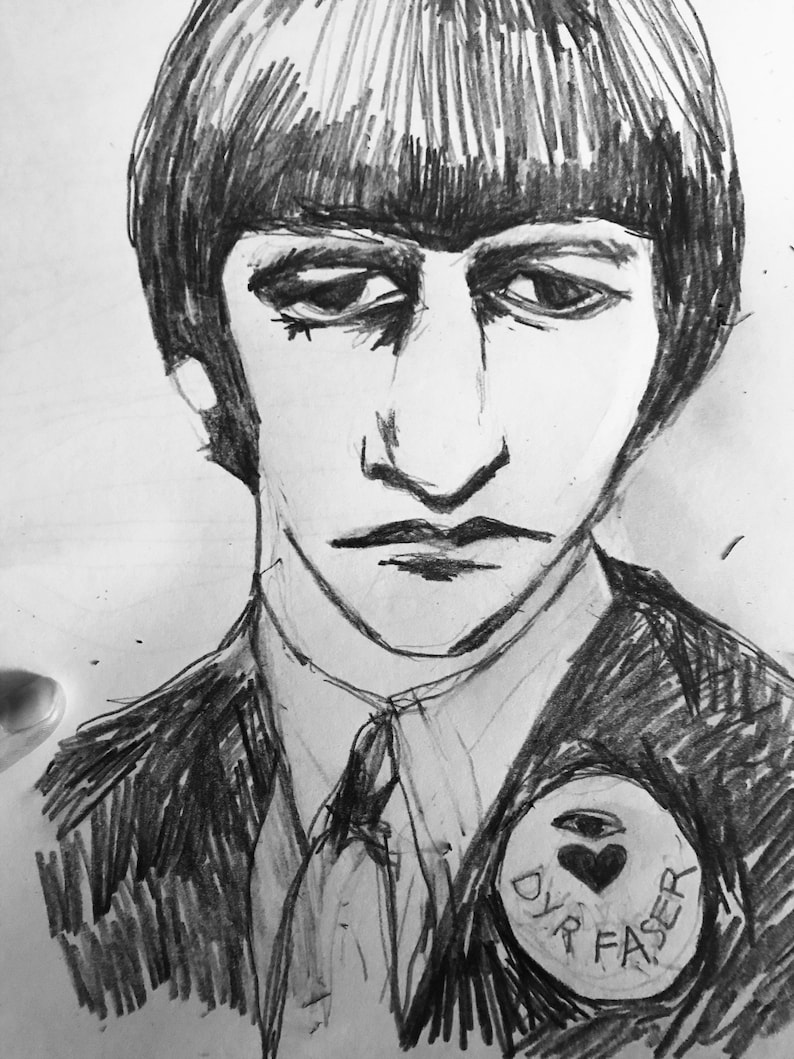 May include: A monochrome pencil sketch portrait of a person with a bowl haircut, wearing a suit jacket and tie. A circular pin with a heart and eye design and the words "DYR FASER" is pinned to the jacket.