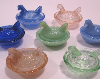 New 2 1/2 " MINI HEN on NEST, Blue, Jadeite, Pink, Green, Blue Swirl, Pink Swirl, Cobalt Blue, Glass, Excellent Condition