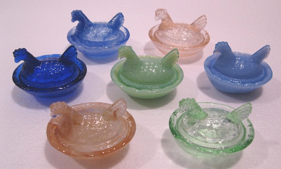 New 2 1/2 " MINI HEN on NEST, Blue, Jadeite, Pink, Green, Blue Swirl, Pink Swirl, Cobalt Blue, Glass, Excellent Condition