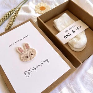 Schwangerschaft verkünden Ostern I Geschenkschachtel mit Babysocken I Baby Verkündung I Geschenk für Papa Oma Opa Tante Onkel Uroma Uropa