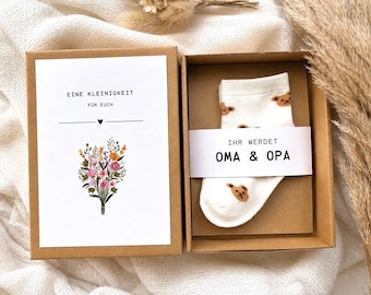 Schwangerschaft verkünden I Geschenkschachtel mit Babysocken I Baby Verkündung I Geschenk für Papa Oma Opa Tante Onkel I Überraschung Baby