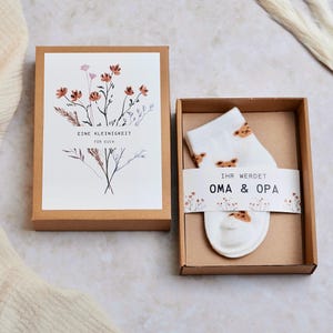 Schwangerschaft verkünden I Geschenkschachtel mit Babysocken I Baby Verkündung I Geschenk für Papa Oma Opa Tante Onkel I Überraschung Baby