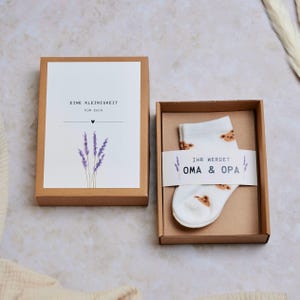 Schwangerschaft verkünden I Geschenkschachtel mit Babysocken I Baby Verkündung I Geschenk für Papa Oma Opa Tante Onkel I Überraschung Baby