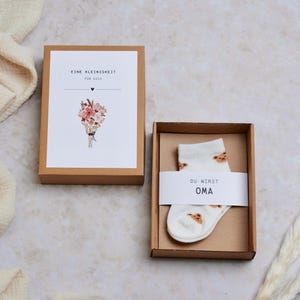 Schwangerschaft verkünden I Geschenkschachtel mit Babysocken I Baby Verkündung I Geschenk für Papa Oma Opa Tante Onkel I Überraschung Baby