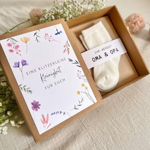 Schwangerschaft verkünden Geschenkbox – Babysocken mit Nachricht „Ihr werdet Oma & Opa“ – Geschenk für Papa, Tante, Uroma, Onkel, Patentante