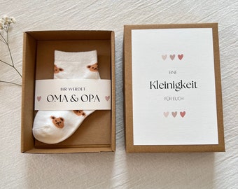 Schwangerschaft verkünden I Geschenkschachtel mit Babysocken I Baby Verkündung I Geschenk für Papa Oma Opa Tante Onkel I Überraschung Baby