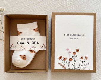 Schwangerschaft verkünden I Geschenkschachtel mit Babysocken I Baby Verkündung I Geschenk für Papa Oma Opa Tante Onkel I Überraschung Baby