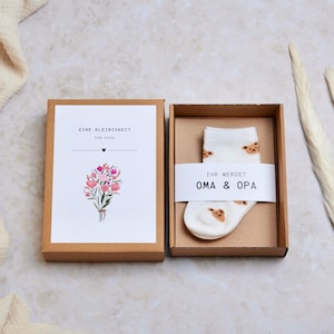 Schwangerschaft verkünden I Geschenkschachtel mit Babysocken I Baby Verkündung I Geschenk für Papa Oma Opa Tante Onkel I Überraschung Baby