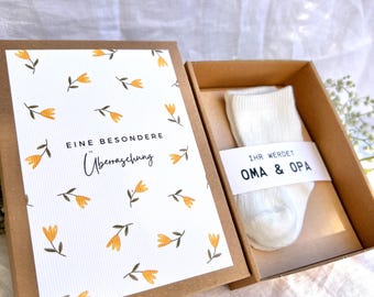 Schwangerschaft verkünden Geschenkbox – Babysocken mit Nachricht „Ihr werdet Oma & Opa“ – Geschenk für Papa, Tante, Uroma, Onkel, Patentante