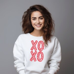 Womens Valentines Day Sweatshirt, Valentine XOXO Sweatshirt, Womens Valentines Day Sweater, Valentines Day Shirt, Valentines Sweater