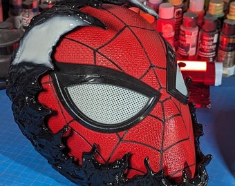 Spiderman Becoming Venom DIY Kit Life-size Scale Collectable