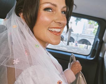Bridal Shower/Hen Party Tulle Embroidered Multicoloured Daisy Bride Wedding Veil
