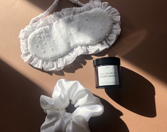 Bridesmaid Wedding Gift Box (Scented Candle, Satin Scrunchie & White Dobby Eye Mask)