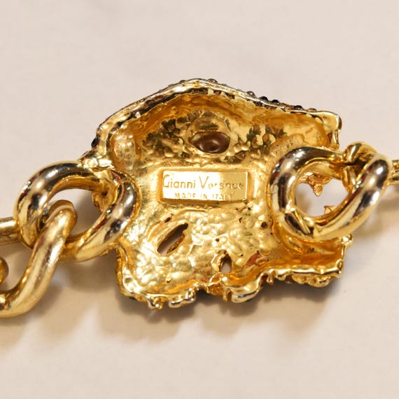 ジャンニヴェルサーチェ クリスタルラインストーン ピンブローチ