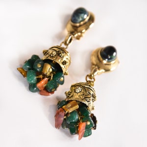 Pendientes de clip VINTAGE años 80, pendientes de metal dorado envejecido, pendientes colgantes de borlas de piedras preciosas.