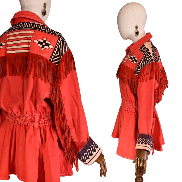 KENZO Veste en jean vintage d'inspiration navajo, parka en denim rouge à motifs amérindiens, veste en daim à franges.