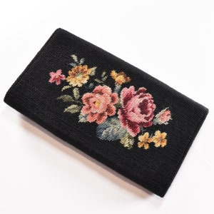 Bolso de mano VINTAGE años 50, bolso bordado petit point floral, bolso de mano negro, bolso de noche de punto de aguja, bolso petit point.