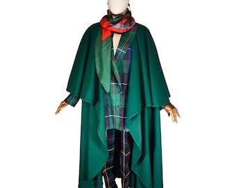 SALVATORE FERRAGAMO vintage groene wollen cape, dubbellaagse schouders, elegant jaren 80-ontwerp.