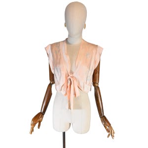 VINTAGE bolero from the 1930s, handmade vintage bolero in soft pink silk satin with a subtle floral print, short jacket with front bow.