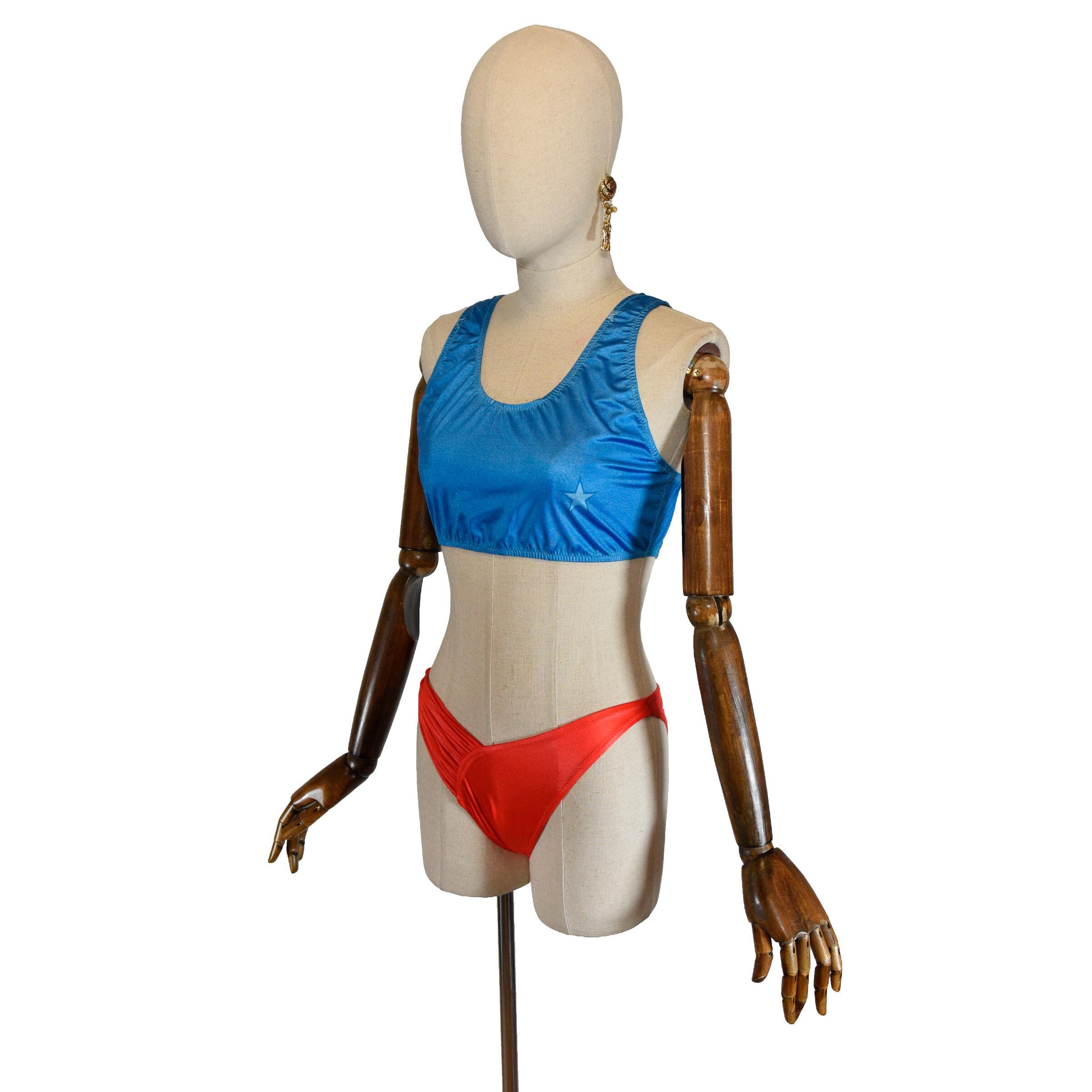 Ensemble maillot de bain bikini et jupe vintage des années Ensemble maillot de bain bikini et jupe vintage des années