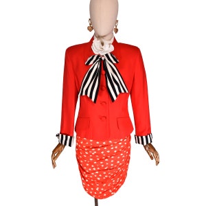 90s MOSCHINO chaqueta, vintage Moschino Cheap and Chic chaqueta roja con cuello de lazo único.