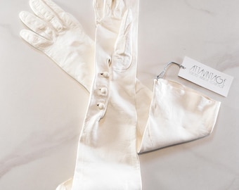 VINTAGE 60s gloves, white leather long gloves with button closure, elegant white leather 1960s gloves, vintage accessory.