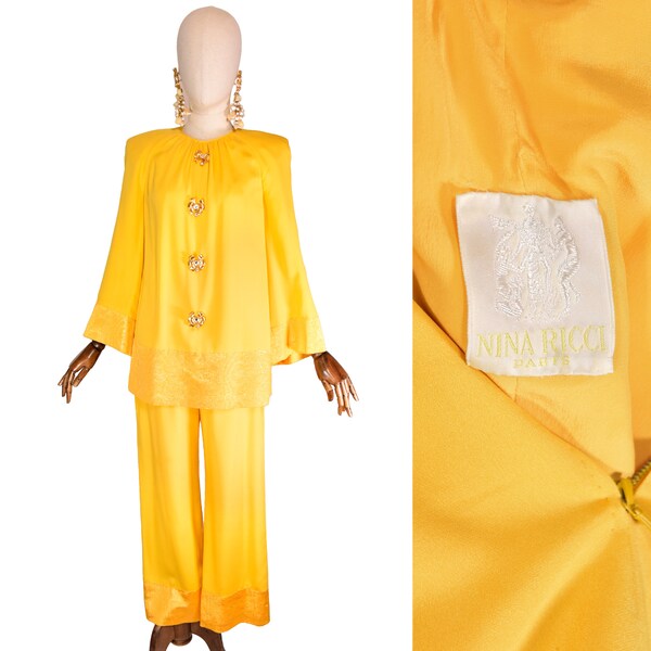 Ensemble haute couture NINA RICCI, blouse tunique vintage 70 et pantalon large, tailleur deux pièces couture Nina Ricci jaune.