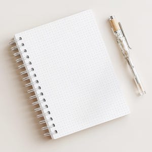 Carnet de notes quadrillé de 4 mm • 200 pages • Format A5 • Imprimé