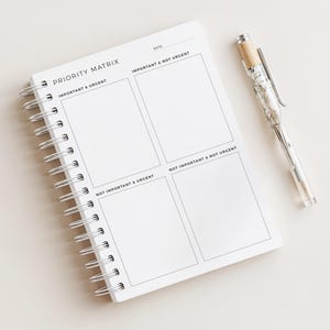 Prioritätenmatrix-Planer • Entscheidungsmatrix • Eisenhower-Matrix • 180 Seiten • A5-Format • Gedruckt