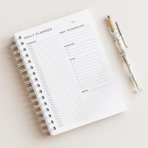 Niet-gedateerde A5-uurplanner • 180 pagina's (6+ maanden) • A5-formaat • Bedrukte planner