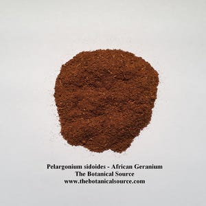 May include: A close-up of a pile of brown, dried, ground African Geranium (Pelargonium sidoides) herb. The Botanical Source is printed below the image.